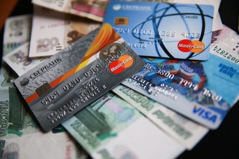 MasterCard приостановила обслуживание карт в банках Крыма