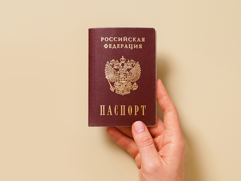 Во сколько лет меняют паспорт в России и сколько это стоит