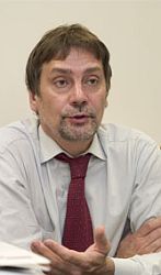 Евгений Гавриленков: «Пришло время держать сбережения сразу в нескольких валютах»