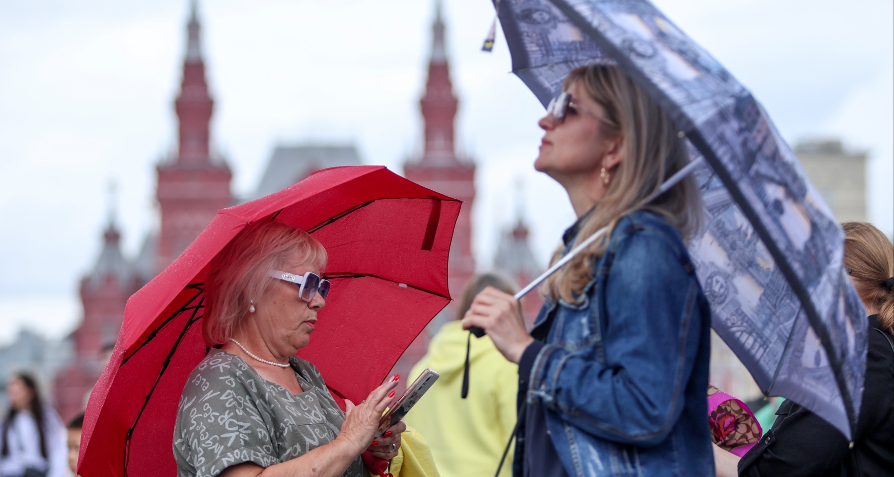 Мошенники звонят под видом автосервисов, в России изменился средний уровень пенсий работающих пенсионеров. Главное за день