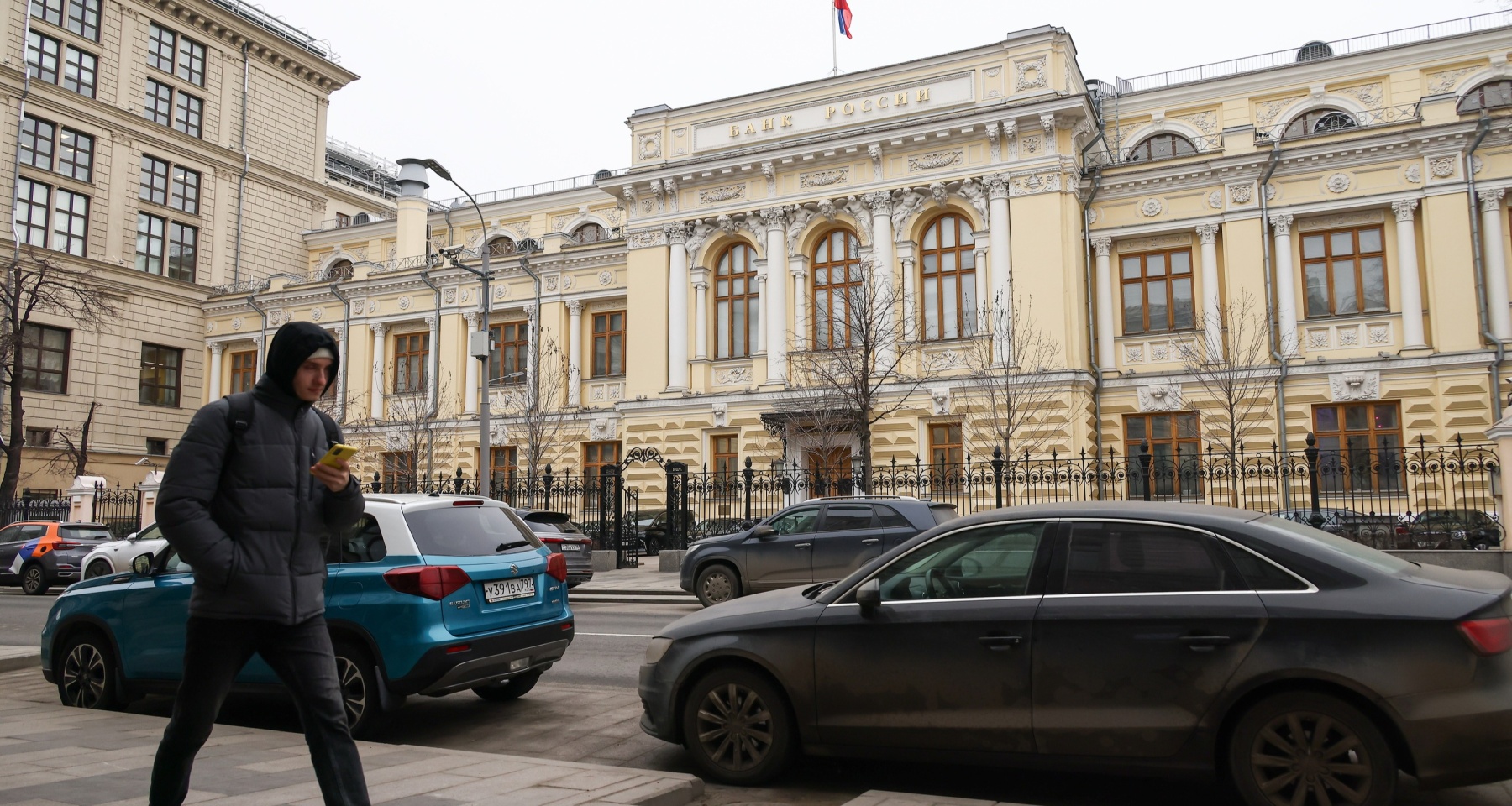 Как ЦБ теперь поступит с ключевой ставкой, грозит ли России кризис обманутых дольщиков. Обзор Банки.ру