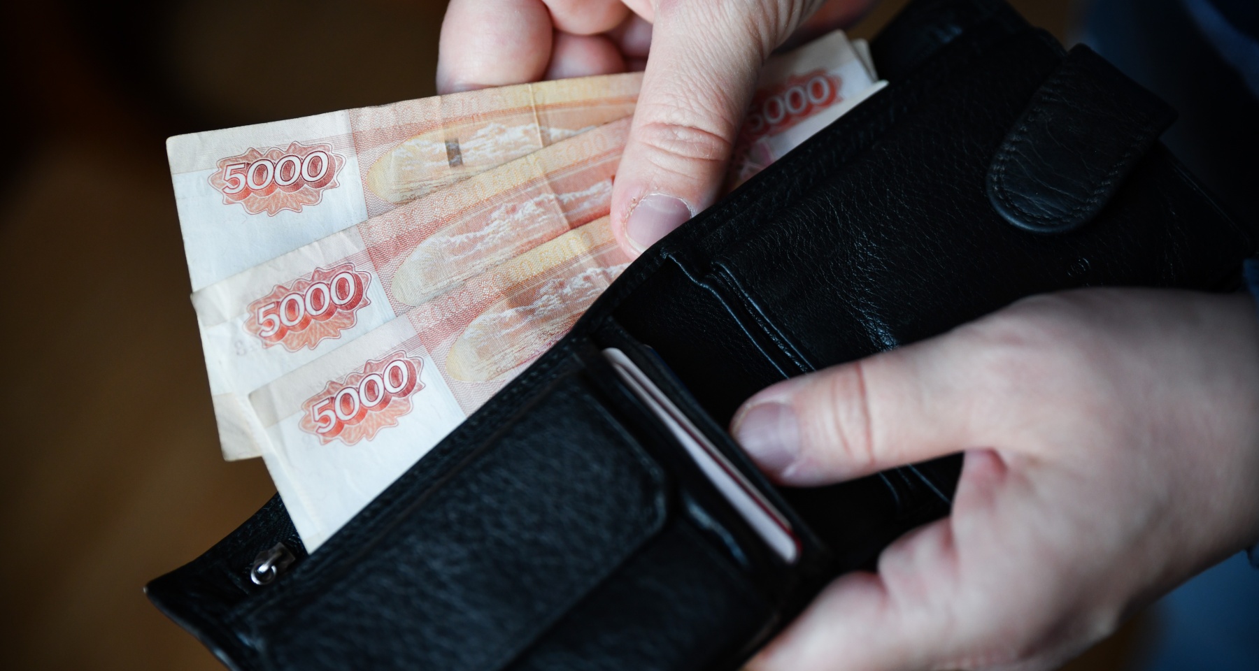 Эксперт рассказал, как изменятся зарплаты россиян в 2025 году