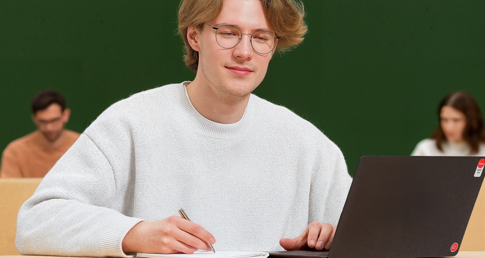 Сколько зарабатывают юристы в России и в каких городах им платят больше всего