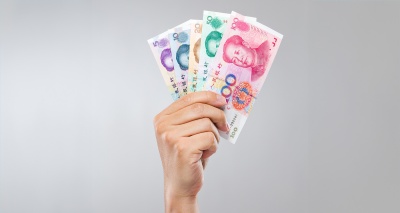 Почему юань обесценивается к рублю и стоит ли его покупать сейчас? Отвечают эксперты