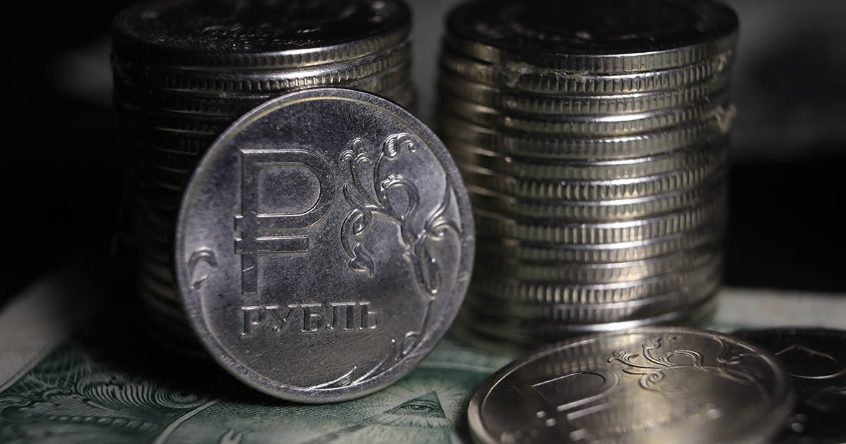 Жаркое лето. Аналитики назвали предполагаемый курс рубля в июле — и к концу года