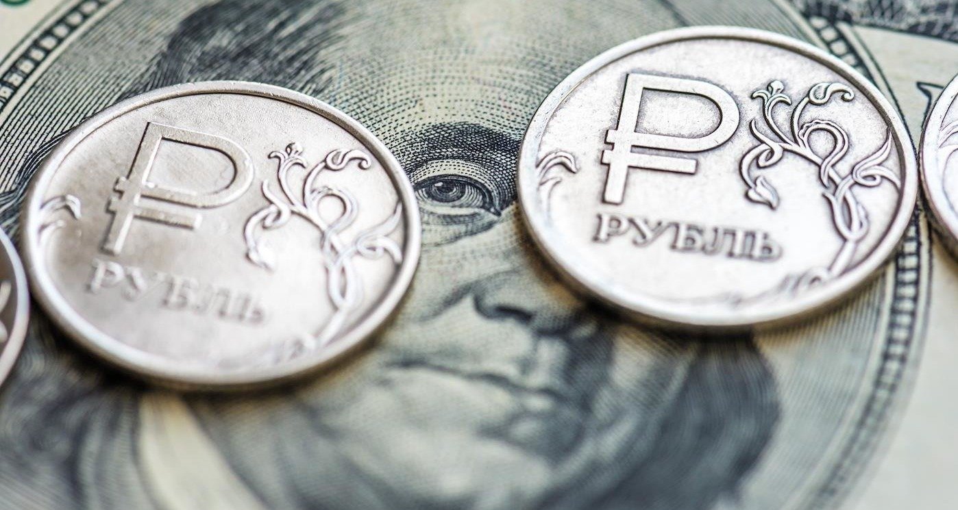 Аналитики поменяли прогнозы по рублю: что станет с курсом к концу весны и года