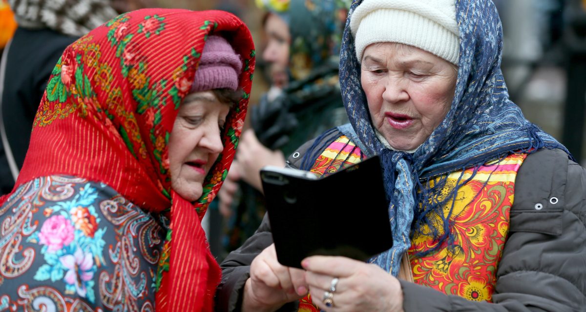 Пенсионеры активнее всех отправляют голосовые сообщения в чат поддержки Сбера