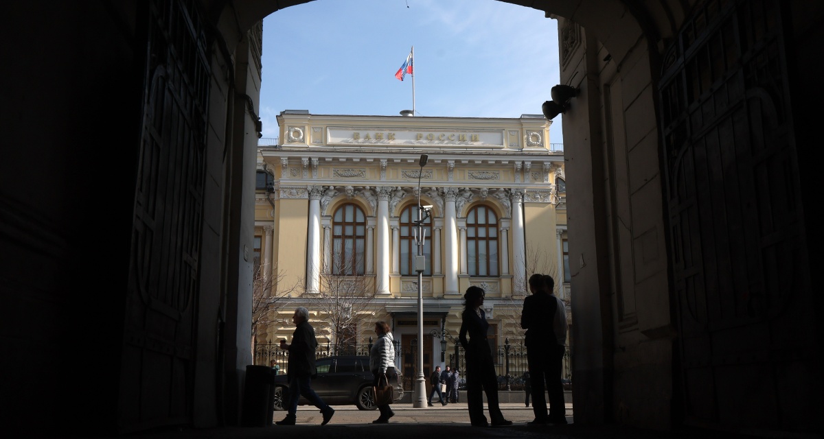 Эксперты допустили паузу в снижении ключевой ставки ЦБ
