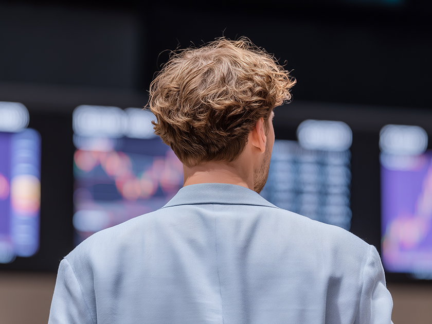 Индекс Мосбиржи в минусе, но заработать получалось. Вместе с экспертами подводим итоги 2025-го на рынке акций