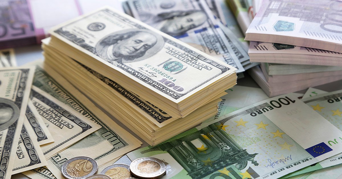 Райффайзенбанк вводит комиссию за хранение валюты на текущих счетах 