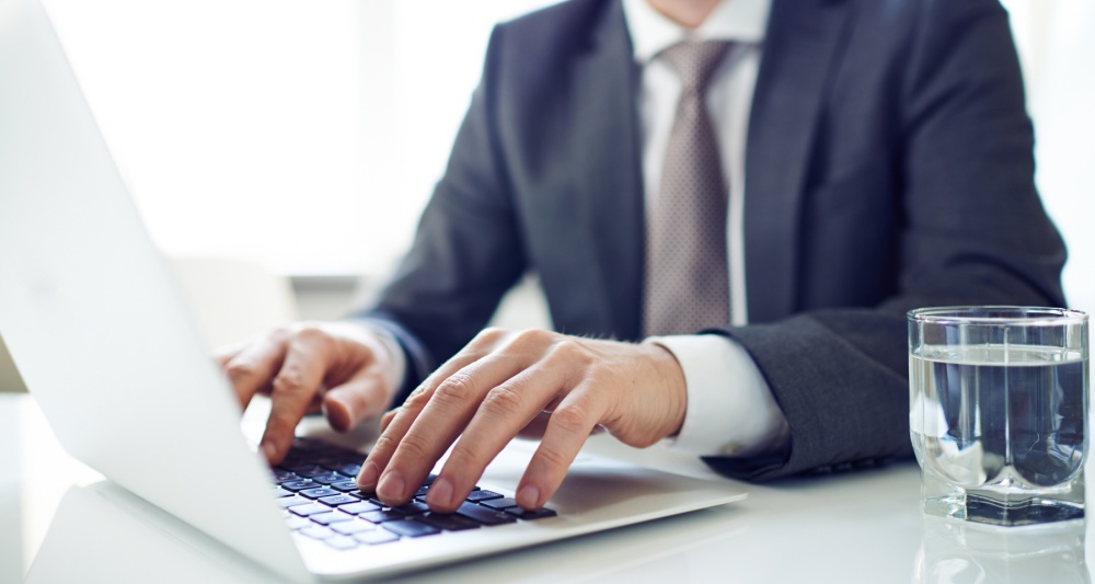 Цифровой этикет на работе: как можно и нельзя общаться с коллегами в чатах, почте и на звонках