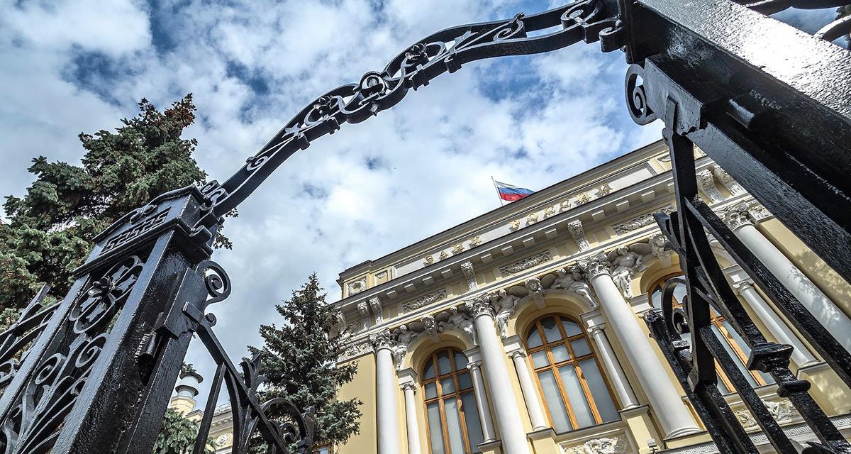 ЦБ передал в Минобороны списки для брони. В них вошли далеко не все