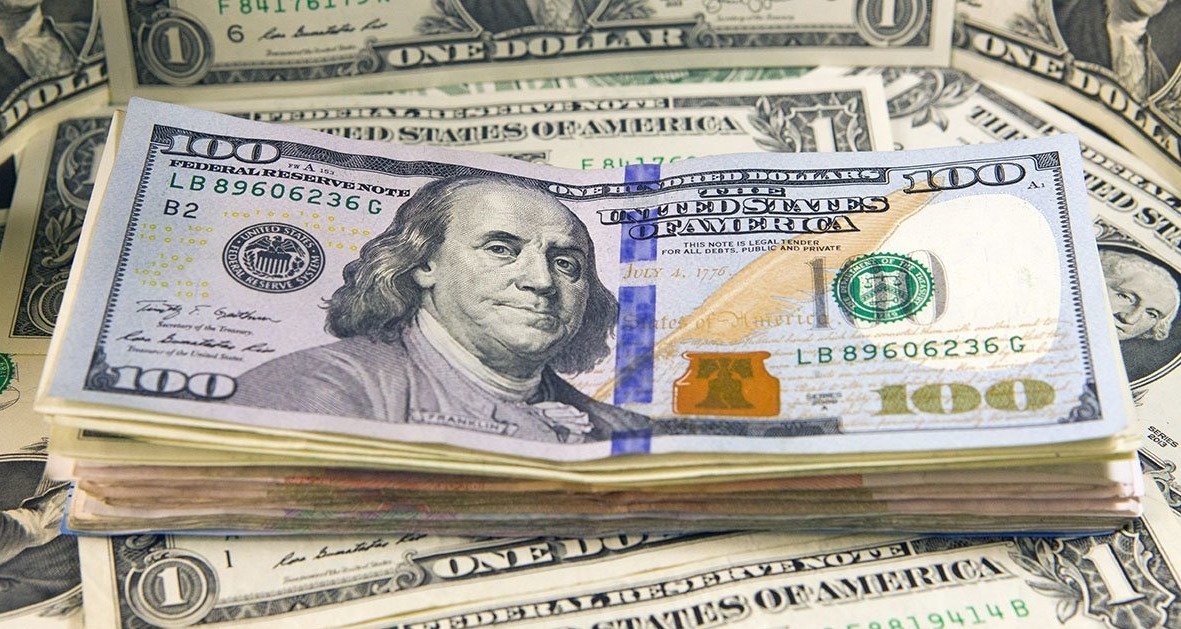 Банк России повысил лимит по переводу средств на зарубежные счета до 1 млн долларов в месяц