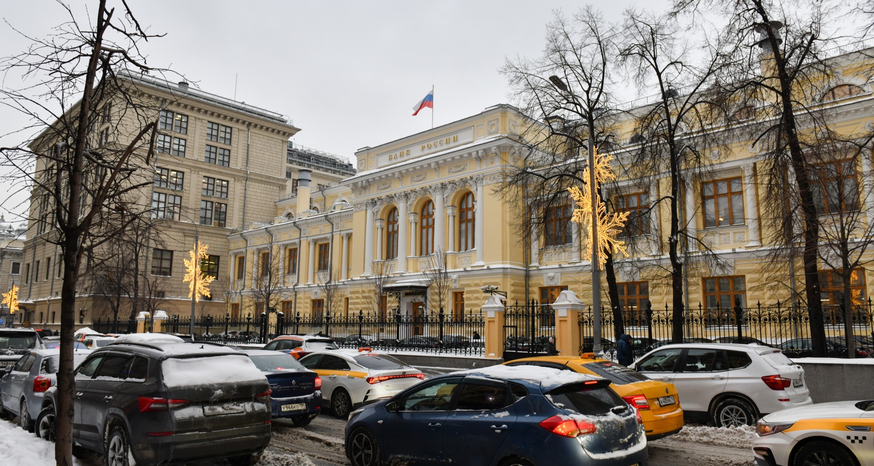 ЦБ отозвал лицензию у банка из первой сотни: что это значит для российских банков и вкладчиков