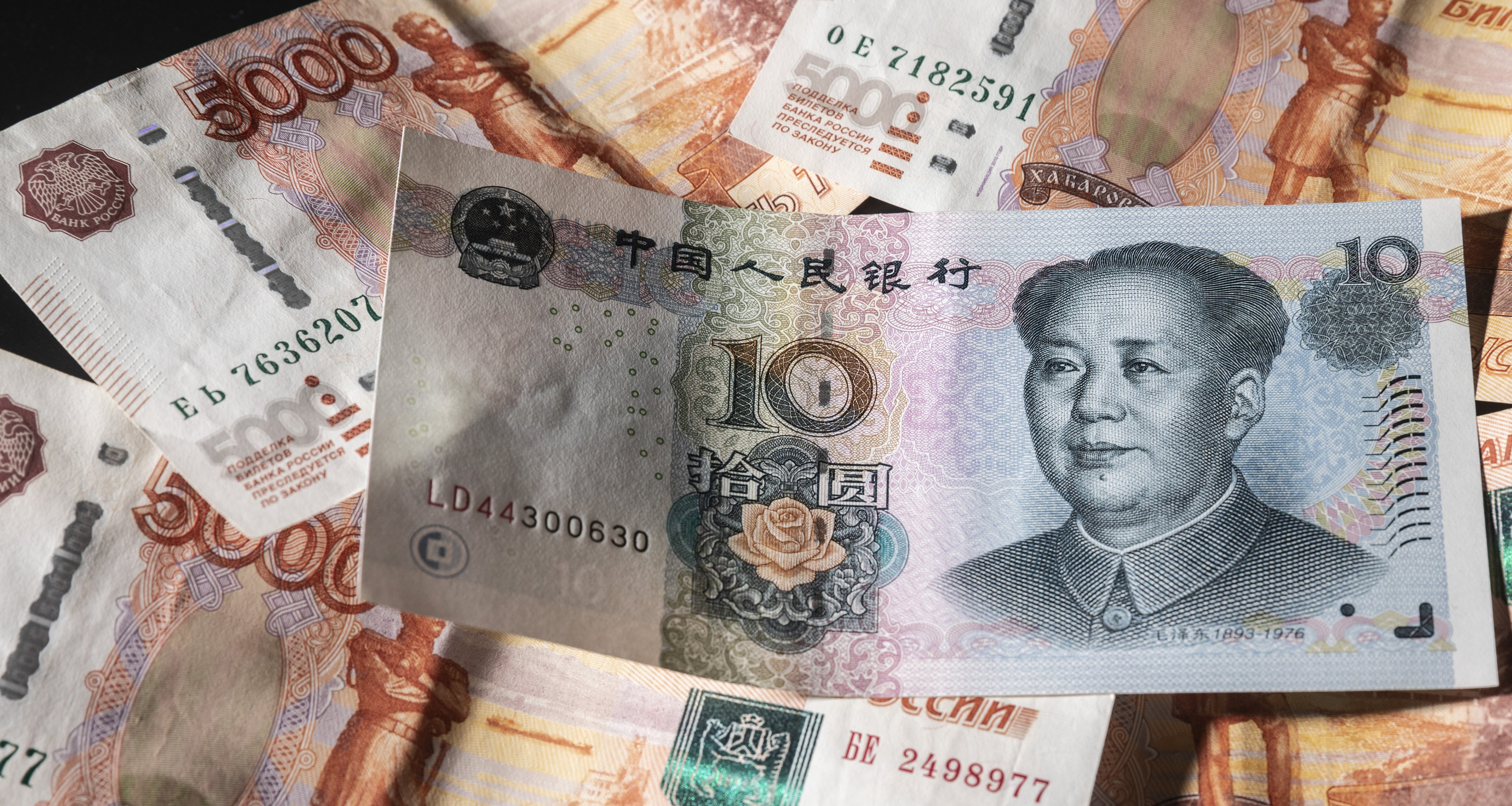 Банки завлекают вкладами в юанях: что с ними не так